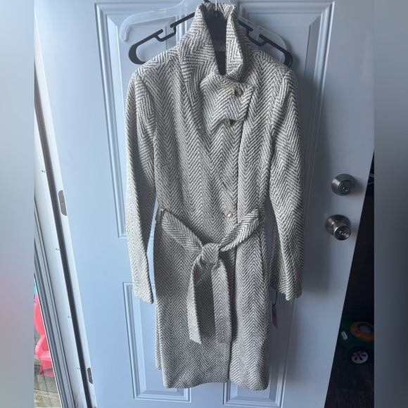 Nwt Ivanka Trump Wool Blend trenchcoat With Belt Originally $400  size 6 - Picture 2 of 9